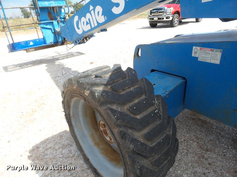 image for item BU9753 2005 Genie S60 boom lift