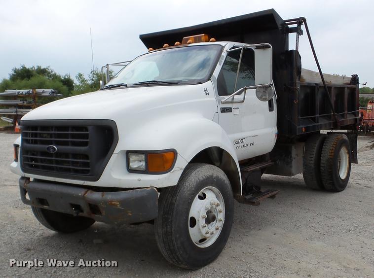 image for item DA2886 2000 Ford F750 Super Duty dump truck