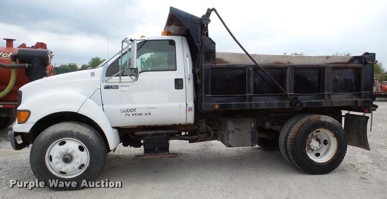 image for item DA2886 2000 Ford F750 Super Duty dump truck