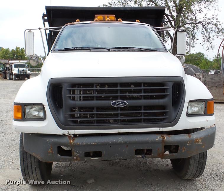 image for item DA2886 2000 Ford F750 Super Duty dump truck