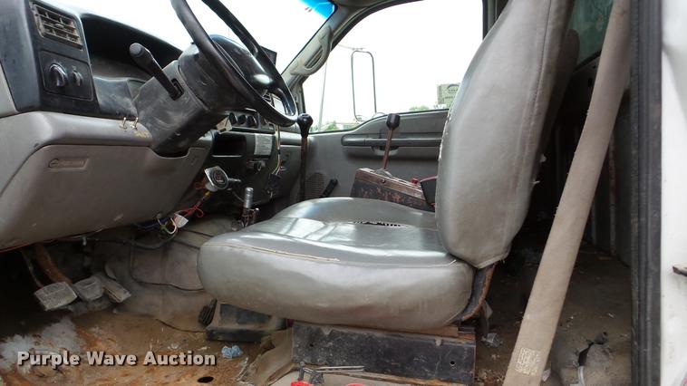 image for item DA2886 2000 Ford F750 Super Duty dump truck