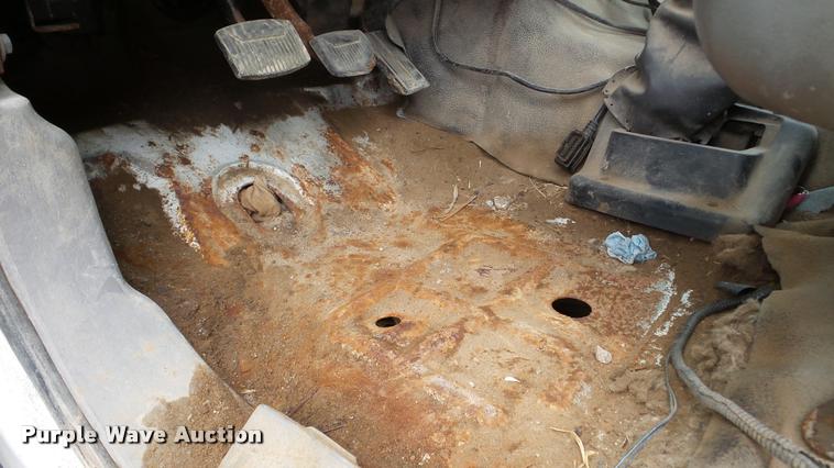 image for item DA2886 2000 Ford F750 Super Duty dump truck