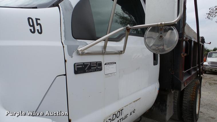 image for item DA2886 2000 Ford F750 Super Duty dump truck