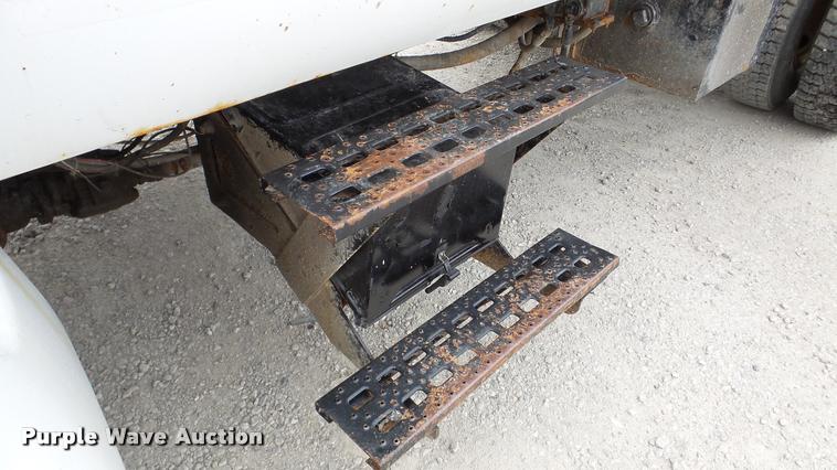 image for item DA2886 2000 Ford F750 Super Duty dump truck