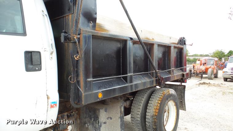 image for item DA2886 2000 Ford F750 Super Duty dump truck