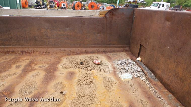 image for item DA2886 2000 Ford F750 Super Duty dump truck