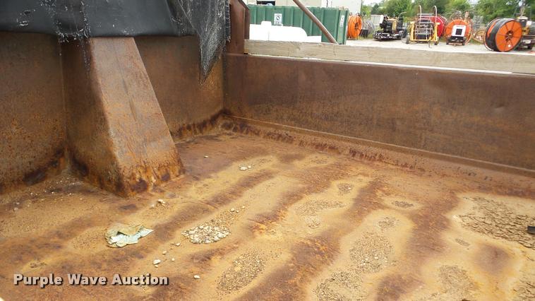 image for item DA2886 2000 Ford F750 Super Duty dump truck