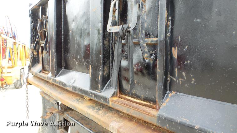 image for item DA2886 2000 Ford F750 Super Duty dump truck