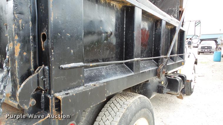 image for item DA2886 2000 Ford F750 Super Duty dump truck