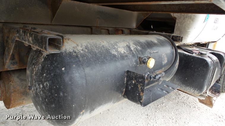 image for item DA2886 2000 Ford F750 Super Duty dump truck