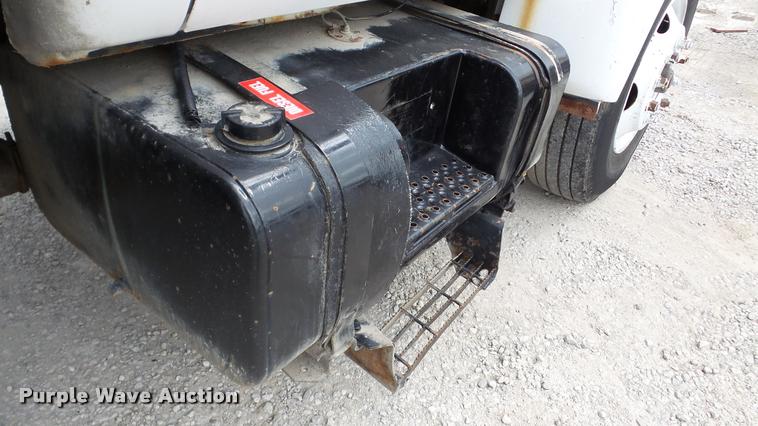 image for item DA2886 2000 Ford F750 Super Duty dump truck