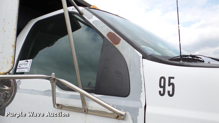 image for item DA2886 2000 Ford F750 Super Duty dump truck