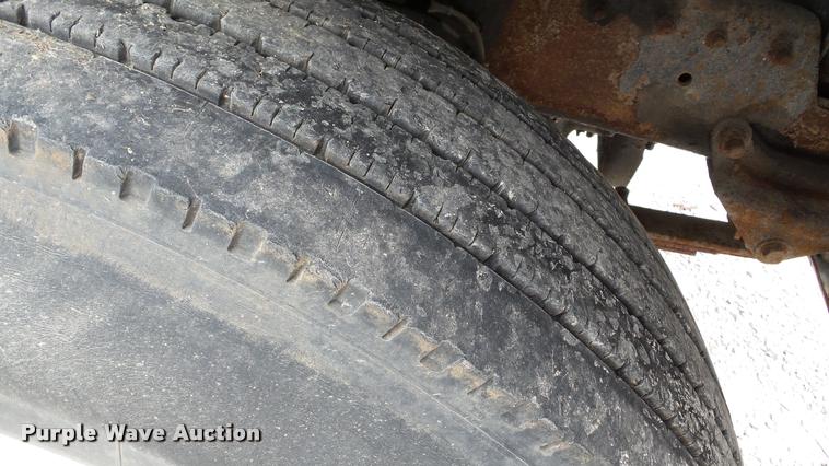 image for item DA2886 2000 Ford F750 Super Duty dump truck