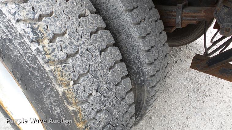 image for item DA2886 2000 Ford F750 Super Duty dump truck