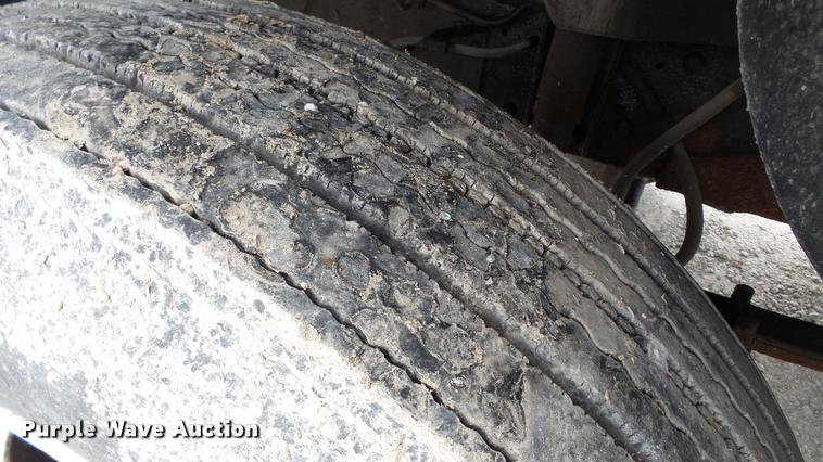 image for item DA2886 2000 Ford F750 Super Duty dump truck