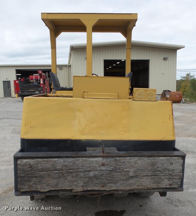 image for item DA3907 1977 Hyster C-530 pneumatic roller
