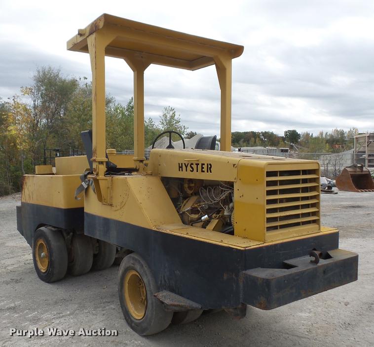 image for item DA3907 1977 Hyster C-530 pneumatic roller