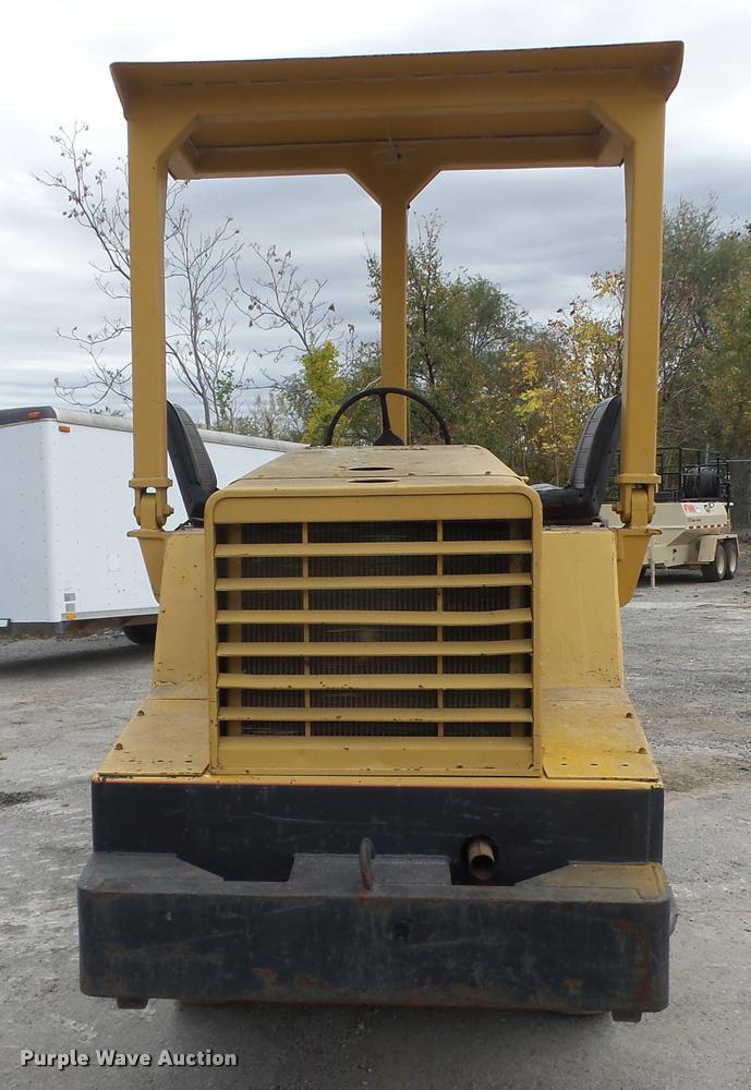 image for item DA3907 1977 Hyster C-530 pneumatic roller