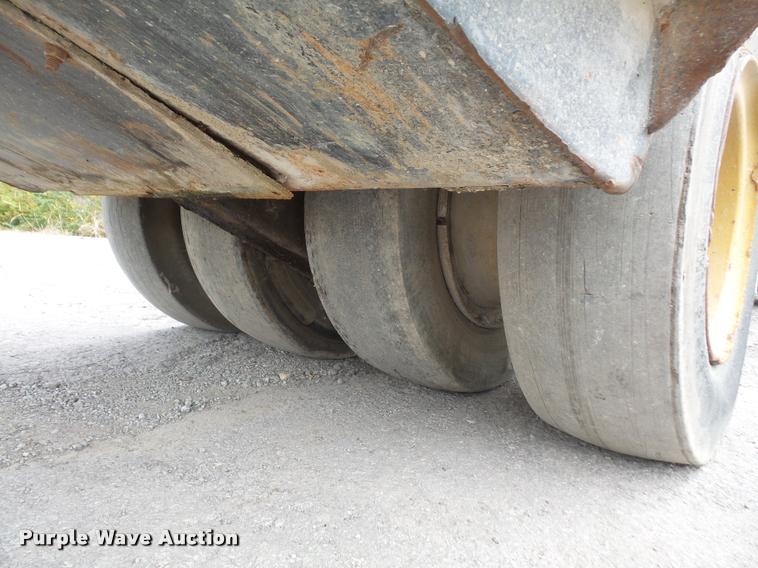 image for item DA3907 1977 Hyster C-530 pneumatic roller