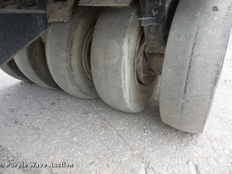 image for item DA3907 1977 Hyster C-530 pneumatic roller