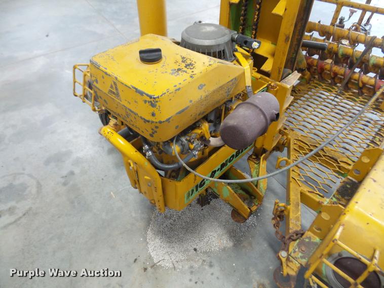 image for item DA3920 Dig-r-mobile 550 test hole drill