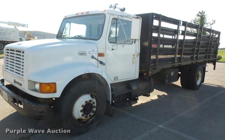 image for item DA3934 2000 International 4900 flatbed truck