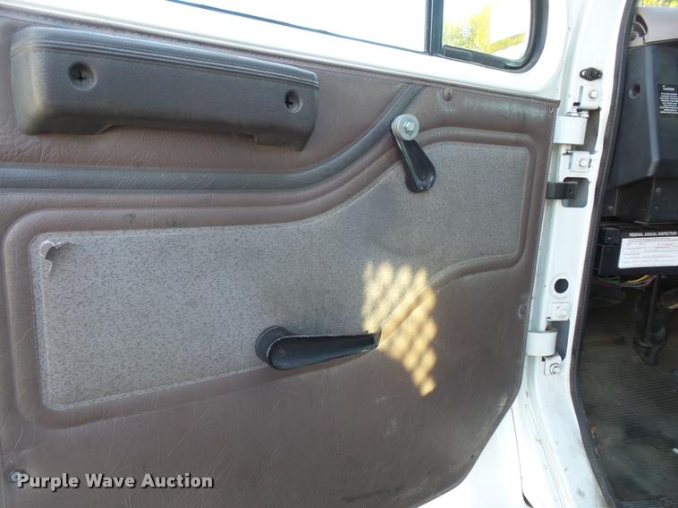 image for item DA3934 2000 International 4900 flatbed truck