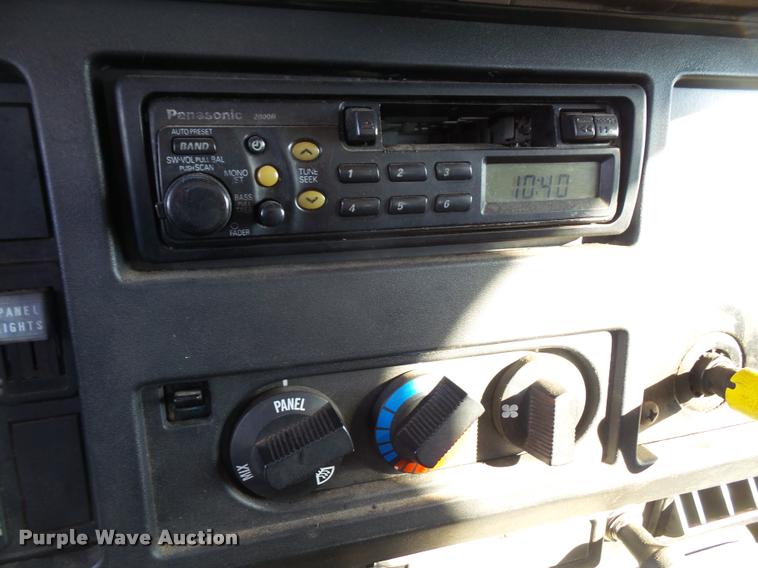 image for item DA3934 2000 International 4900 flatbed truck