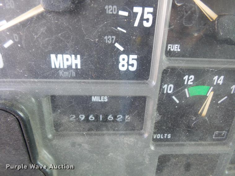 image for item DA3934 2000 International 4900 flatbed truck