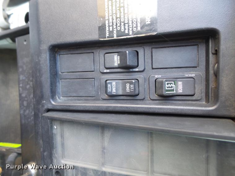 image for item DA3934 2000 International 4900 flatbed truck