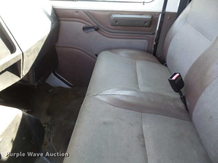 image for item DA3934 2000 International 4900 flatbed truck