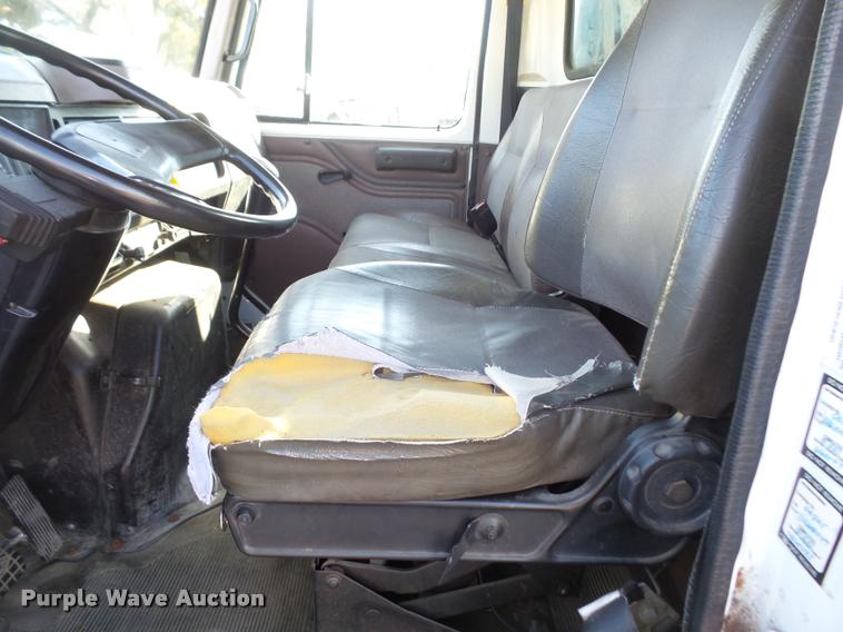 image for item DA3934 2000 International 4900 flatbed truck