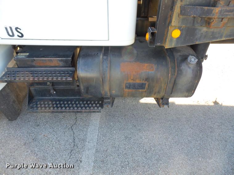 image for item DA3934 2000 International 4900 flatbed truck