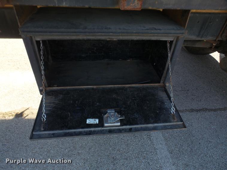 image for item DA3934 2000 International 4900 flatbed truck