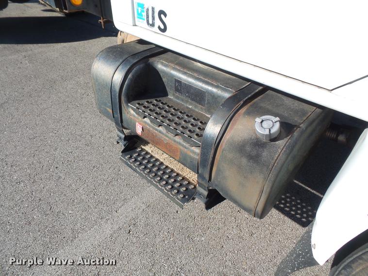 image for item DA3934 2000 International 4900 flatbed truck