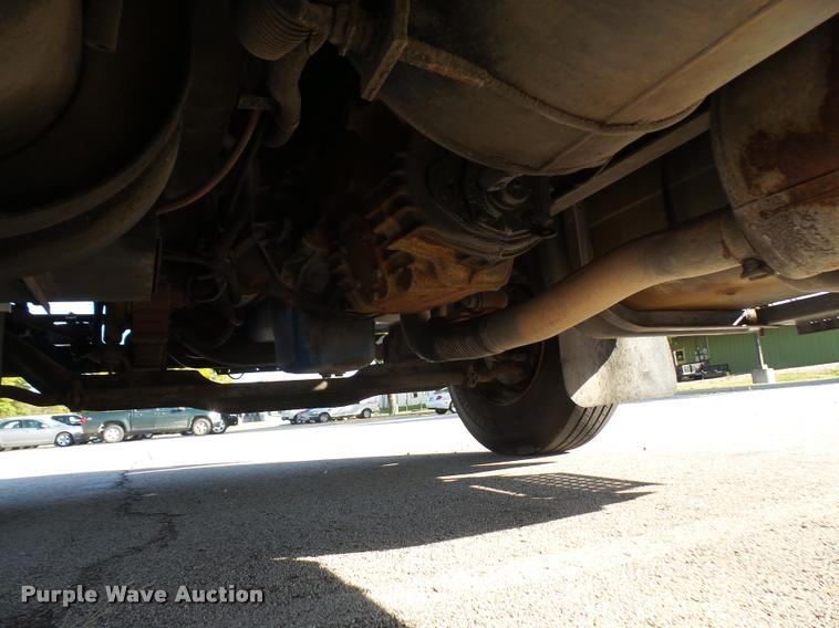 image for item DA3934 2000 International 4900 flatbed truck