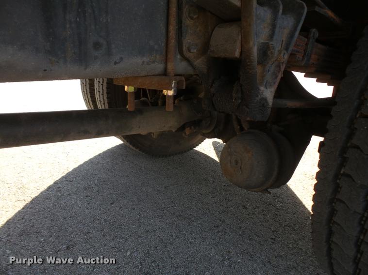 image for item DA3934 2000 International 4900 flatbed truck