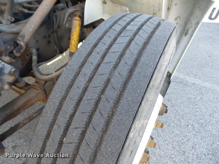 image for item DA3934 2000 International 4900 flatbed truck