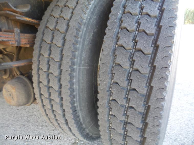 image for item DA3934 2000 International 4900 flatbed truck