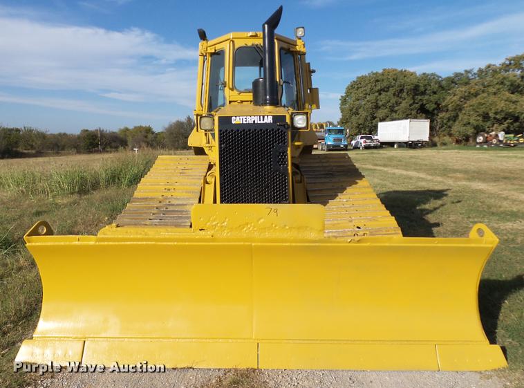 image for item DB4569 1992 Caterpillar D4H Series II dozer