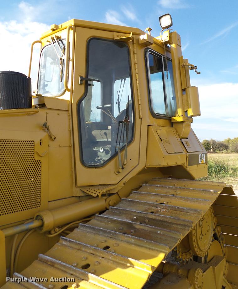 image for item DB4569 1992 Caterpillar D4H Series II dozer