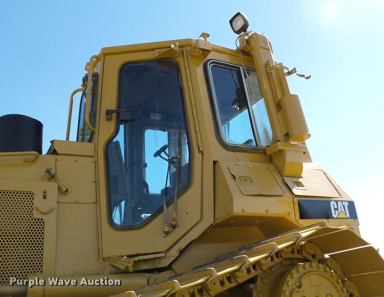 image for item DB4569 1992 Caterpillar D4H Series II dozer