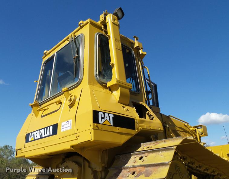 image for item DB4569 1992 Caterpillar D4H Series II dozer