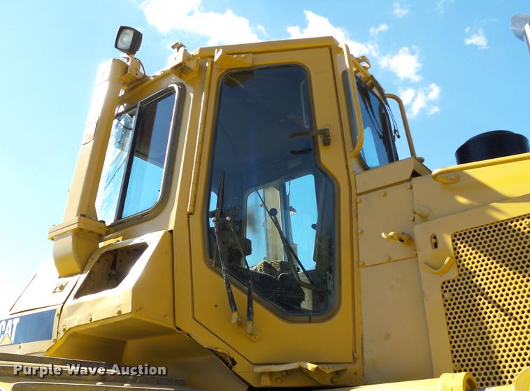 image for item DB4569 1992 Caterpillar D4H Series II dozer