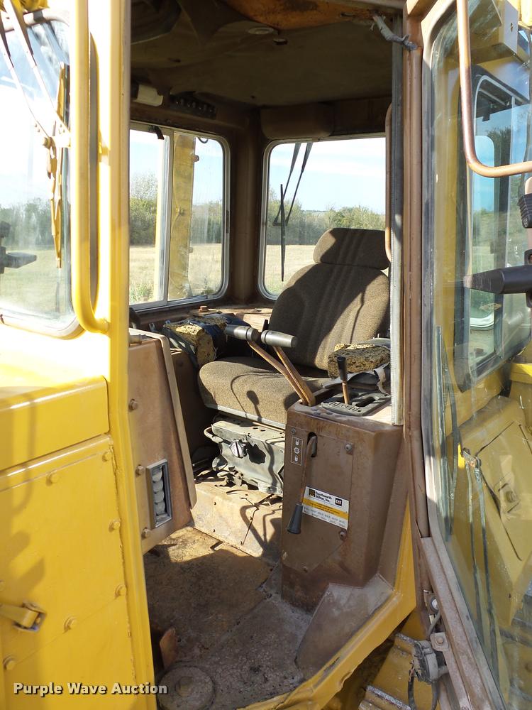 image for item DB4569 1992 Caterpillar D4H Series II dozer