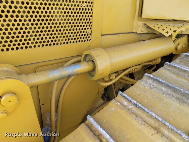 image for item DB4569 1992 Caterpillar D4H Series II dozer