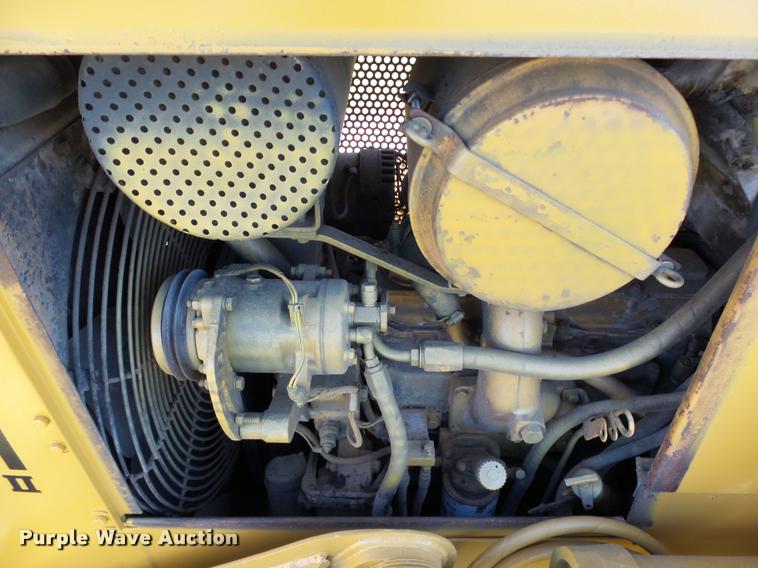 image for item DB4569 1992 Caterpillar D4H Series II dozer