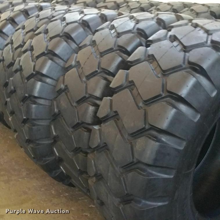 image for item F1418 (4) 26.5x25 loader tires