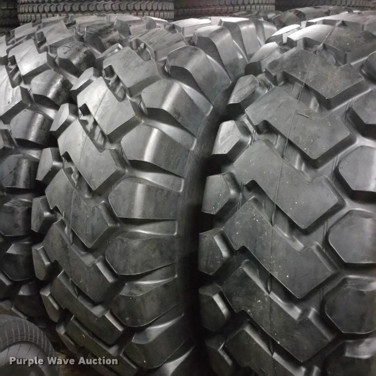 image for item F1418 (4) 26.5x25 loader tires