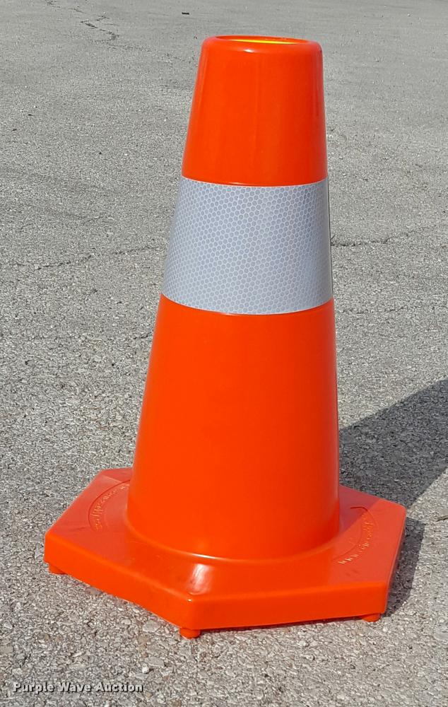 image for item F1419 (250) 18" safety traffic pylon cones